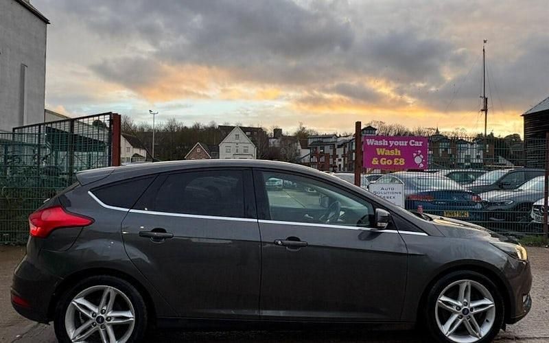 Used Ford Focus Titanium 125 HP (91 kW) 2016 Hatchback