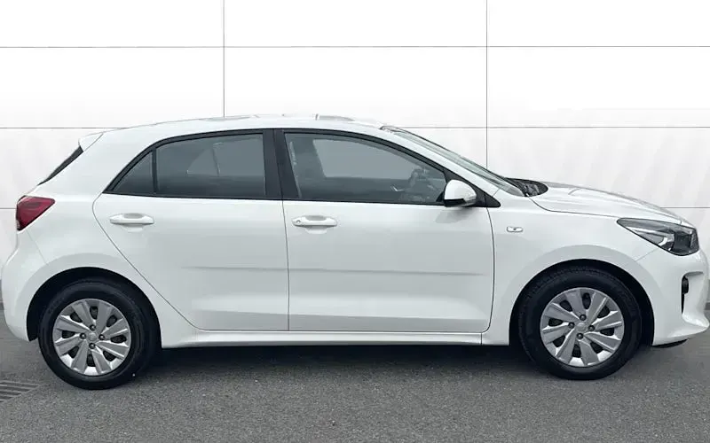 Used Kia Rio 84 HP (61 kW) 2019 White Hatchback