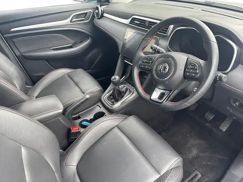Używany MG ZS Exclusive 106 KM (77 kW) 2023 Srebrny SUV