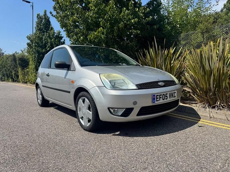 Silver Used 2005 Ford Fiesta Zetec Hatchback | £1,495 (Fair price) - Image 1/4