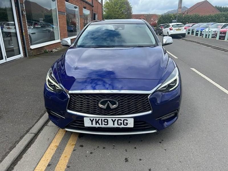 Used Infiniti Q30 Luxe 122 HP (89 kW) 2019 Blue Hatchback