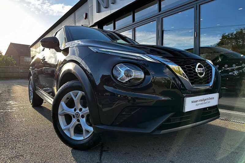 Pearl black Used 2021 Nissan Juke N-Connecta SUV | £15,450 (Fair price) - Image 1/4