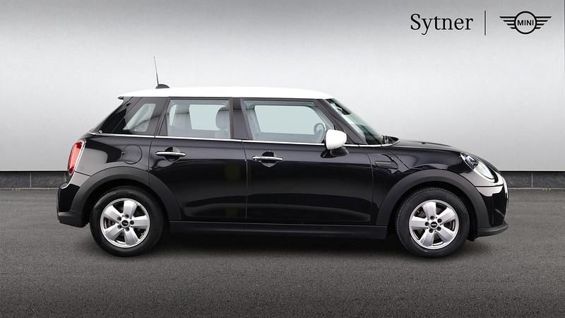 Usado Mini Cooper Classic 134 HP (98 kW) 2024 Preto Citadino