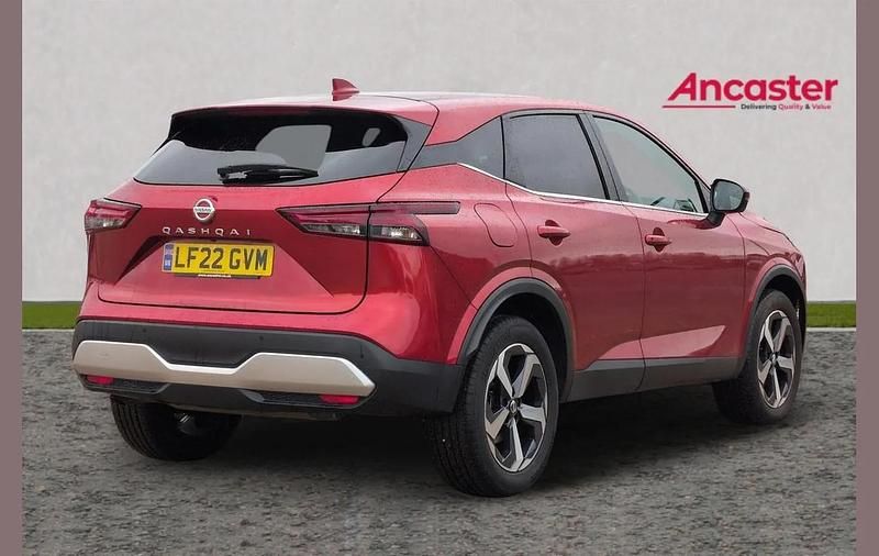 Used Nissan Qashqai N-Connecta 155 HP (114 kW) 2022 Red SUV
