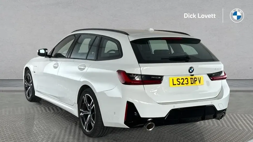 Used BMW 330 M Sport 288 HP (211 kW) 2023 White Estate