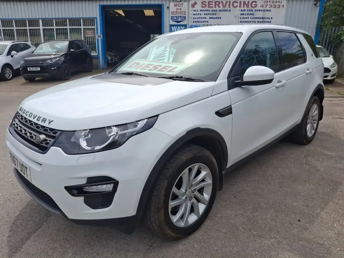 Used Land Rover Discovery Sport SE 180 HP (132 kW) 2017 White SUV