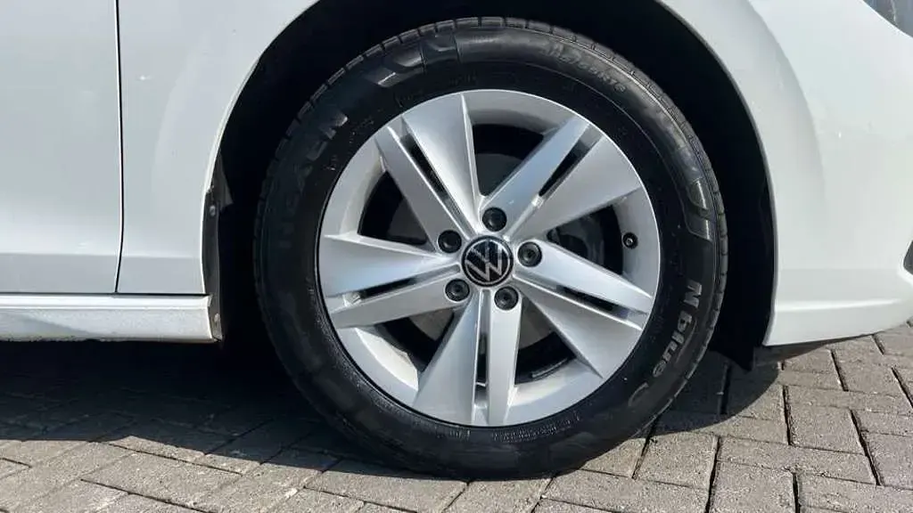 Used VW Golf VIII Life 130 HP (95 kW) 2022 Pure white  Hatchback