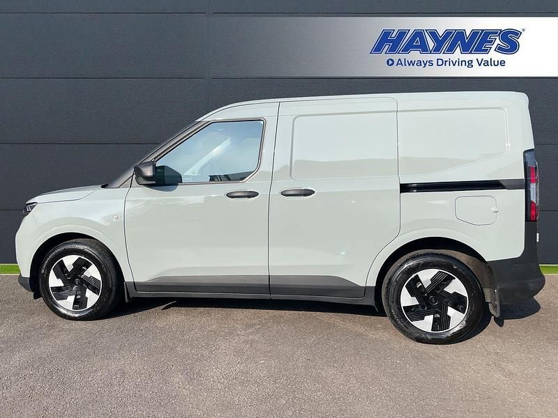 Usado Ford E-Transit Trend 98 kW (134 HP) 2025 Cinzento Van