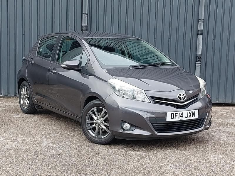 Grey Used 2014 Toyota Yaris Hatchback | £7,998 (A bit pricey) - Image 1/4