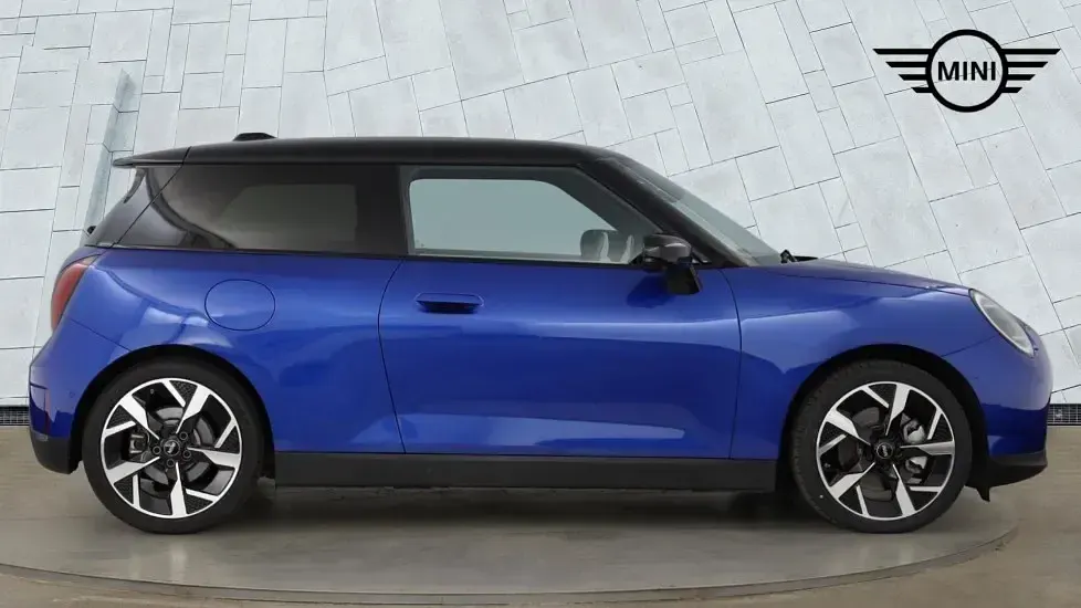 Used Mini Cooper SE Hatch 158 kW (215 HP) 2024 Blue Hatchback
