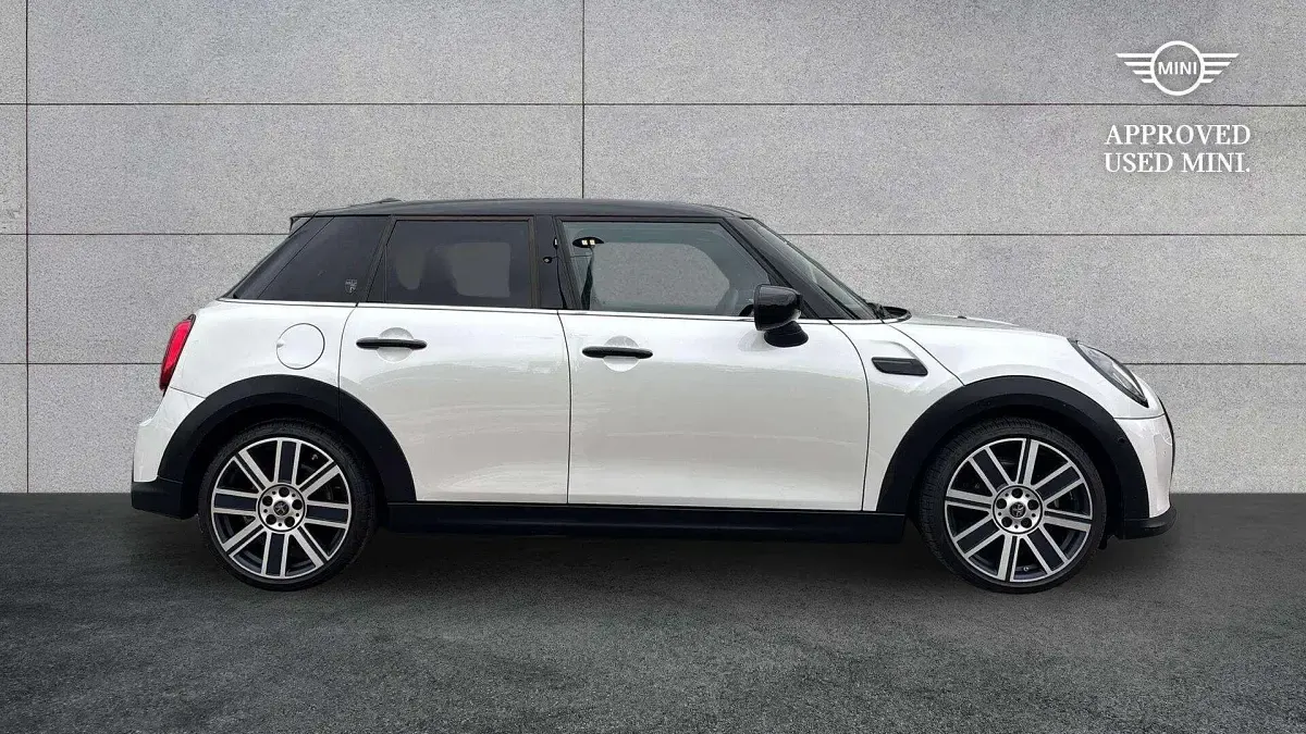 Used Mini Cooper Exclusive 134 HP (98 kW) 2023 White Hatchback