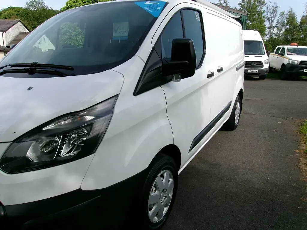 Used Ford Transit Custom 105 HP (77 kW) 2017 White Van