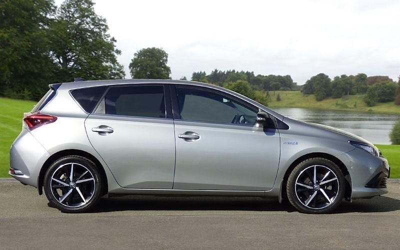 Used Toyota Auris Hybrid Design 136 HP (100 kW) 2019 Hatchback