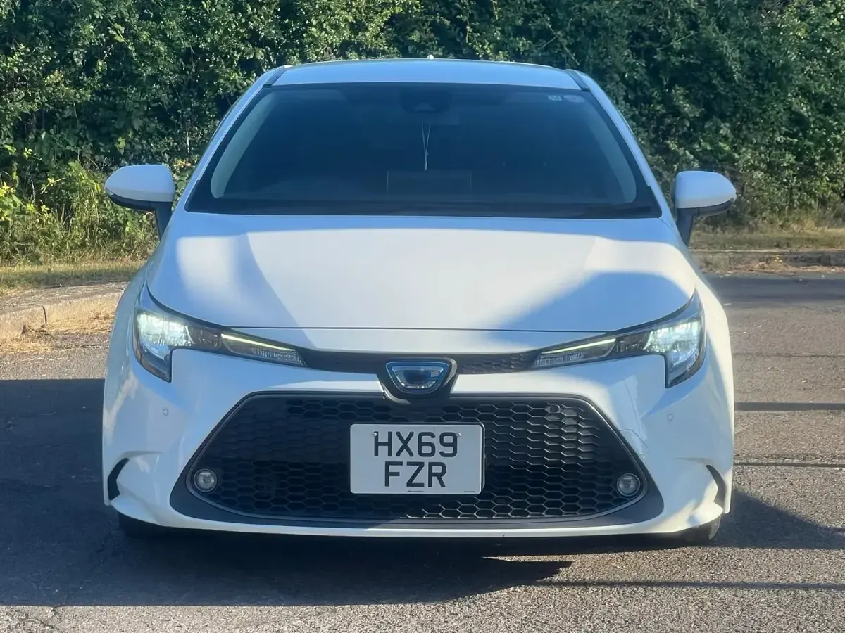 Used Toyota Corolla 140 HP (102 kW) 2025 White Estate