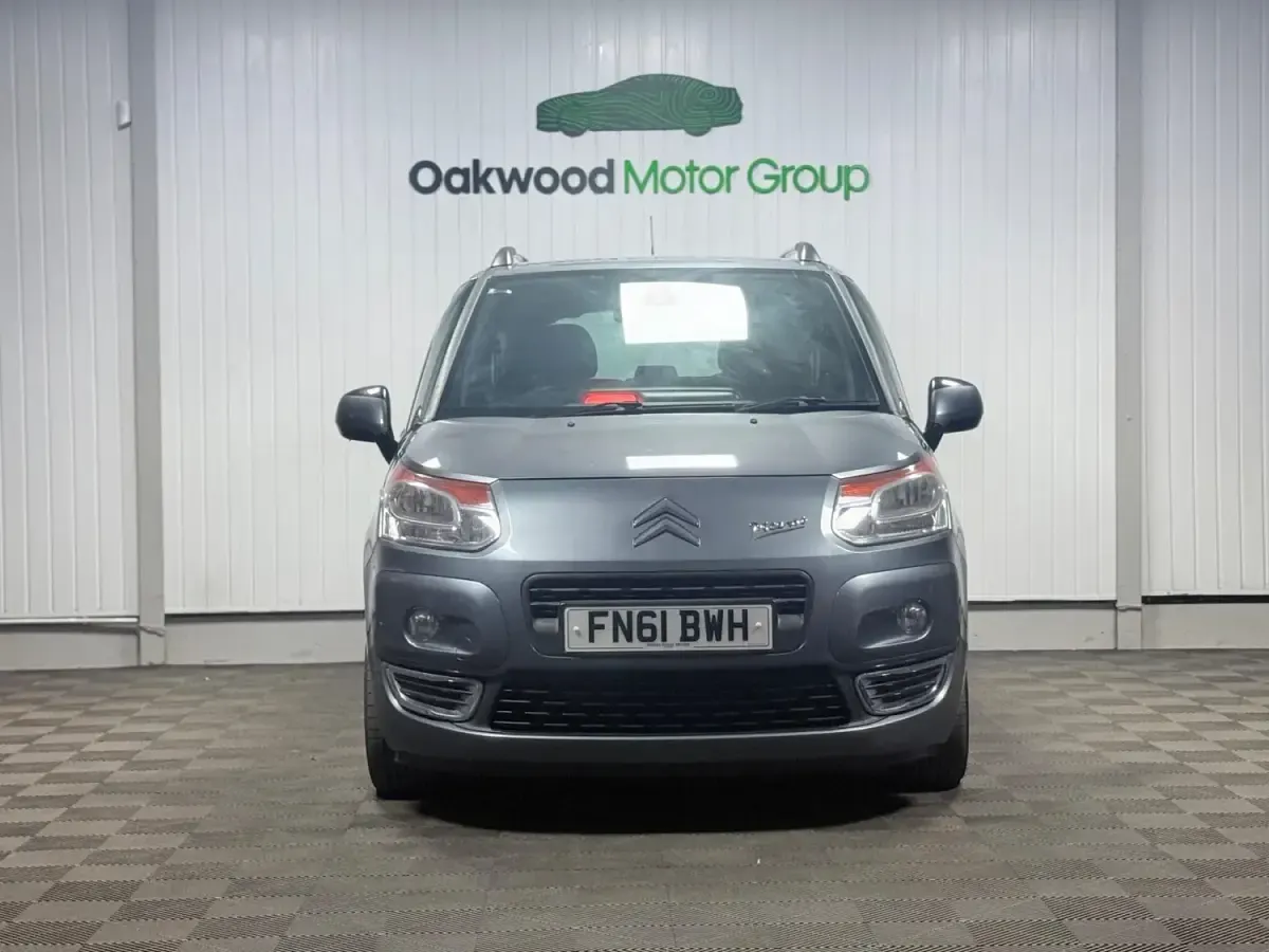 Begagnad Citroën C3 Picasso Exclusive 120 HK (88 kW) 2012 Grå Minibuss