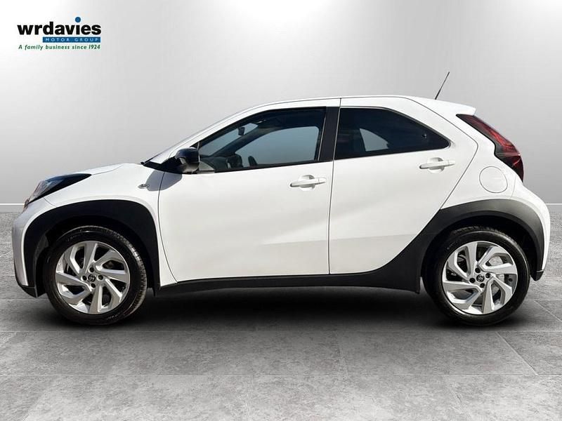 Used Toyota Aygo X PURE 72 HP (52 kW) 2023 Pure white SUV