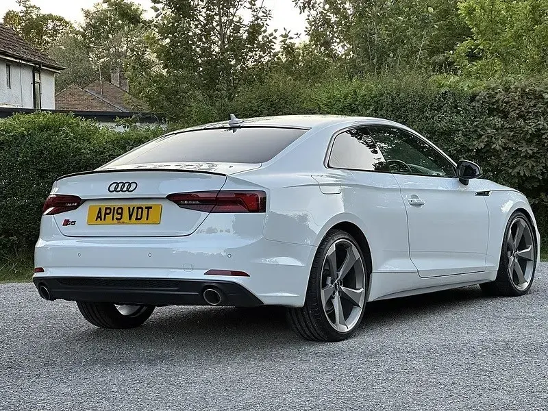Używany Audi A5 Black Edition 190 KM (139 kW) 2019 Biały Coupe