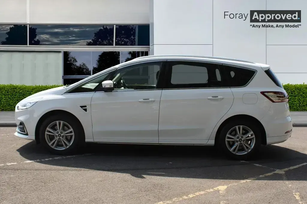 Used Ford S-MAX Titanium 190 HP (139 kW) 2022 Frozen white MPV