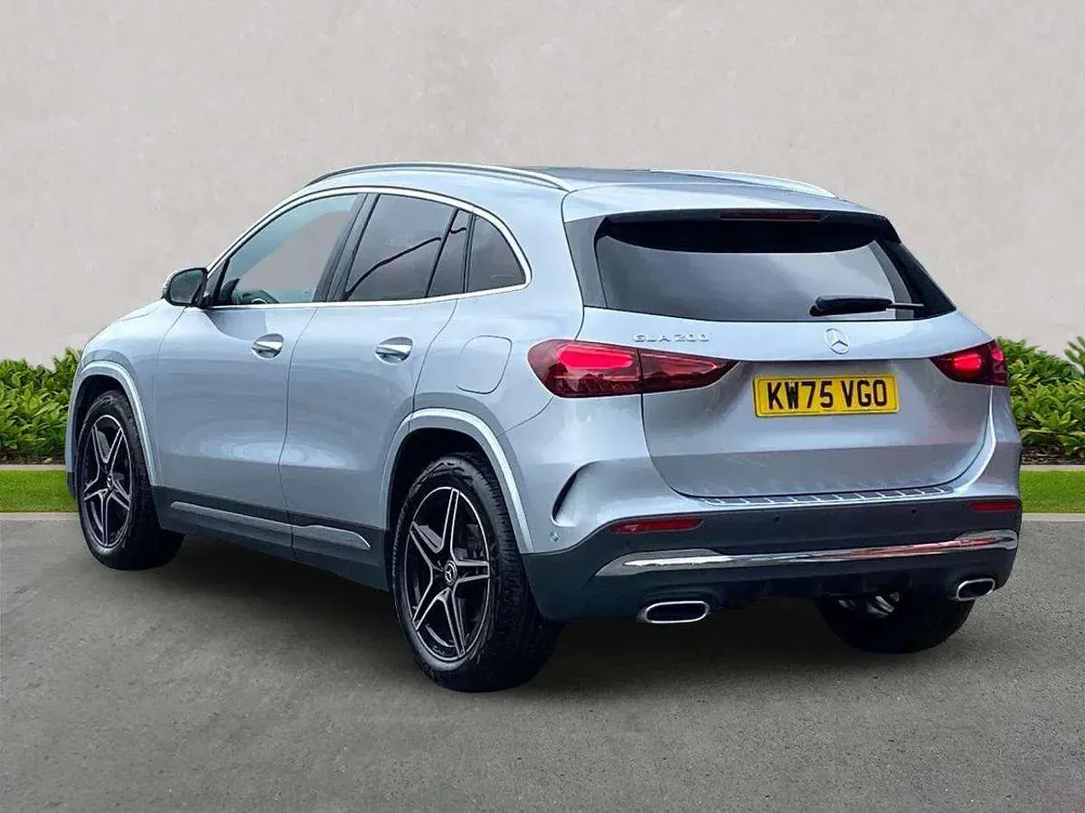Used Mercedes GLA200 Executive 163 HP (119 kW) 2026 Silver SUV