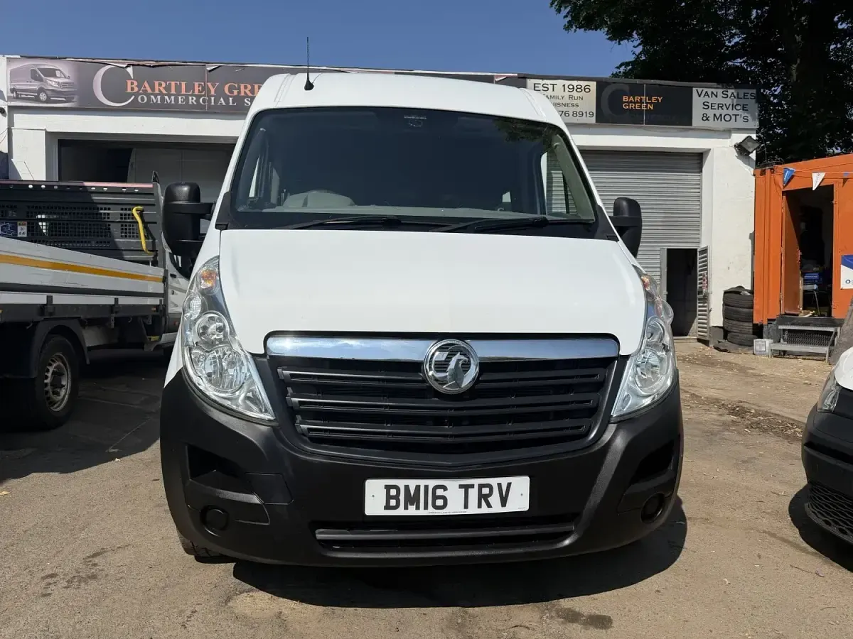 Used Vauxhall Movano 2018 White MPV