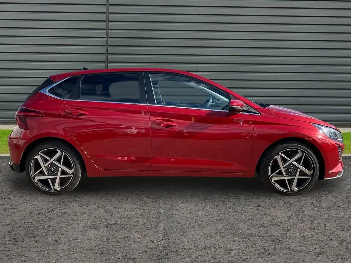 Used Hyundai i20 Ultimate 100 HP (73 kW) 2024 Red Hatchback