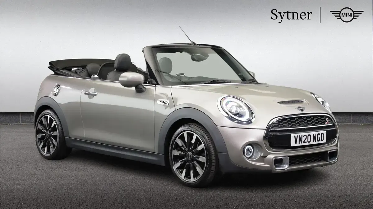 Usado Mini Cooper S Exclusive 192 HP (141 kW) 2020 Prateado Citadino