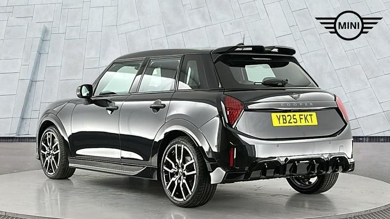 Used Mini Cooper Hatch 113 kW (154 HP) 2025 Black Hatchback