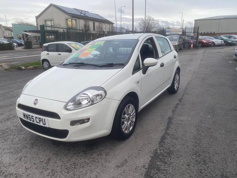 Used Fiat Punto Pop 69 HP (50 kW) 2015 White Hatchback