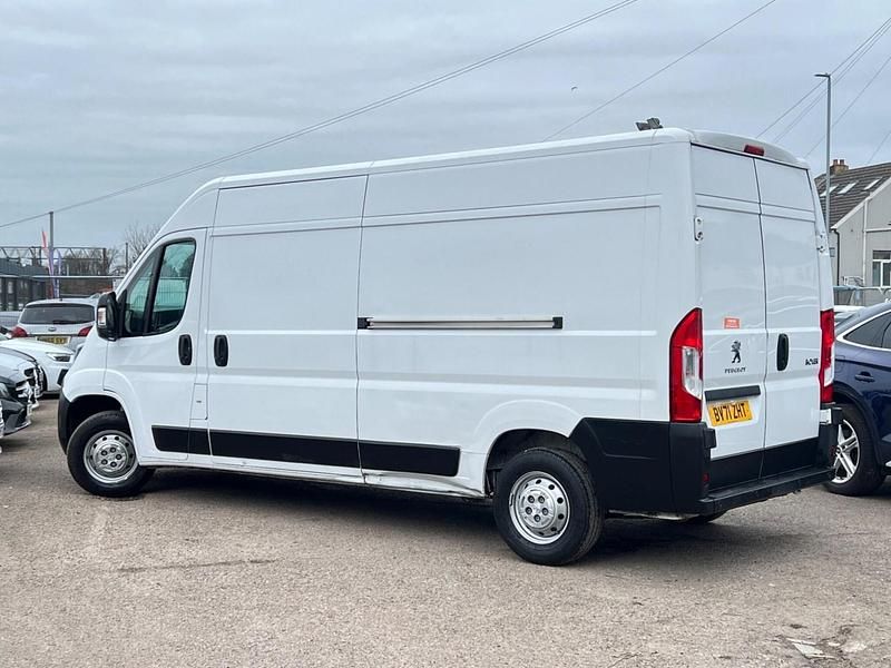 Second-hand Peugeot Boxer 140 CP (102 kW) 2021 Alb Van