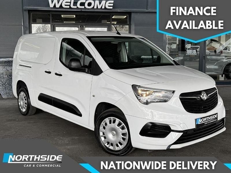 Begagnad Vauxhall Combo Sportive 100 HK (73 kW) 2020 Vit Minibuss