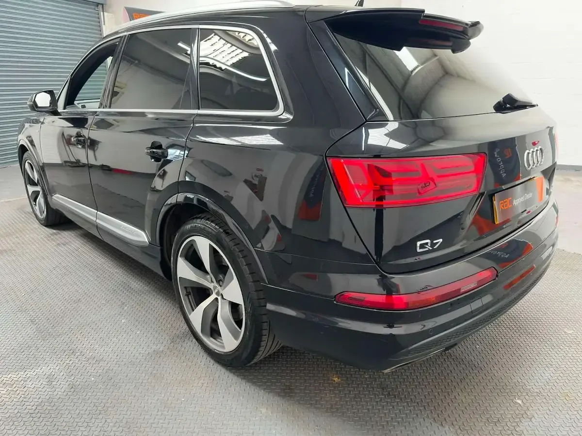 Used Audi Q7 S-Line 268 HP (197 kW) 2015 Black SUV