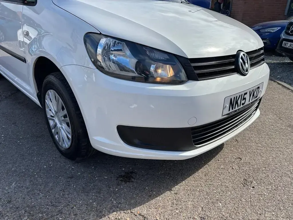 Usado VW Caddy Trendline 102 HP (75 kW) 2015 Branco Monovolume