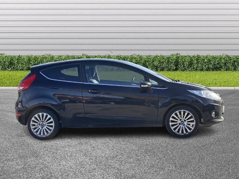 Usado Ford Fiesta Titanium 96 HP (70 kW) 2009 Preto Citadino