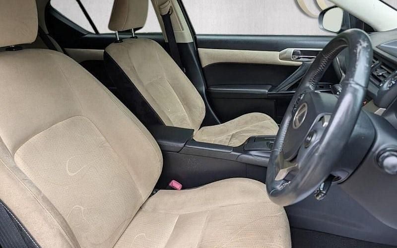 Used Lexus CT200h 136 HP (100 kW) 2017 Hatchback