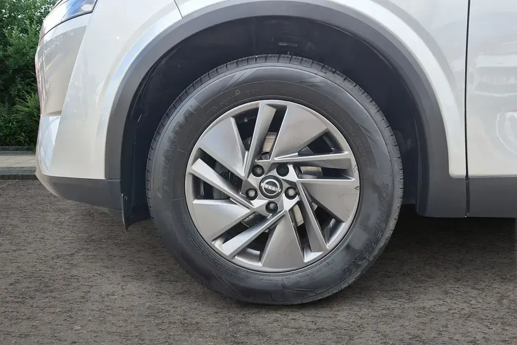 Used Nissan Qashqai Acenta Premium 140 HP (102 kW) 2024 Silver SUV