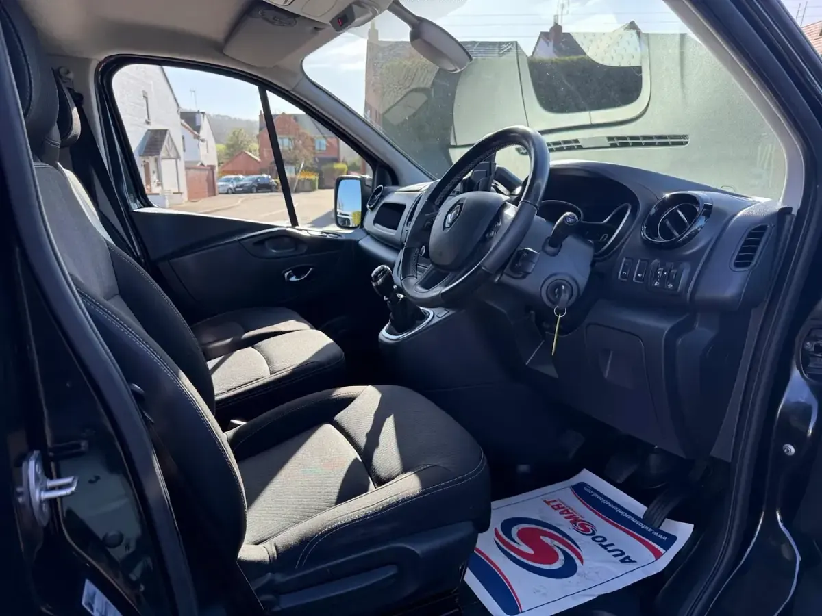 Used Renault Trafic 2020 Black MPV