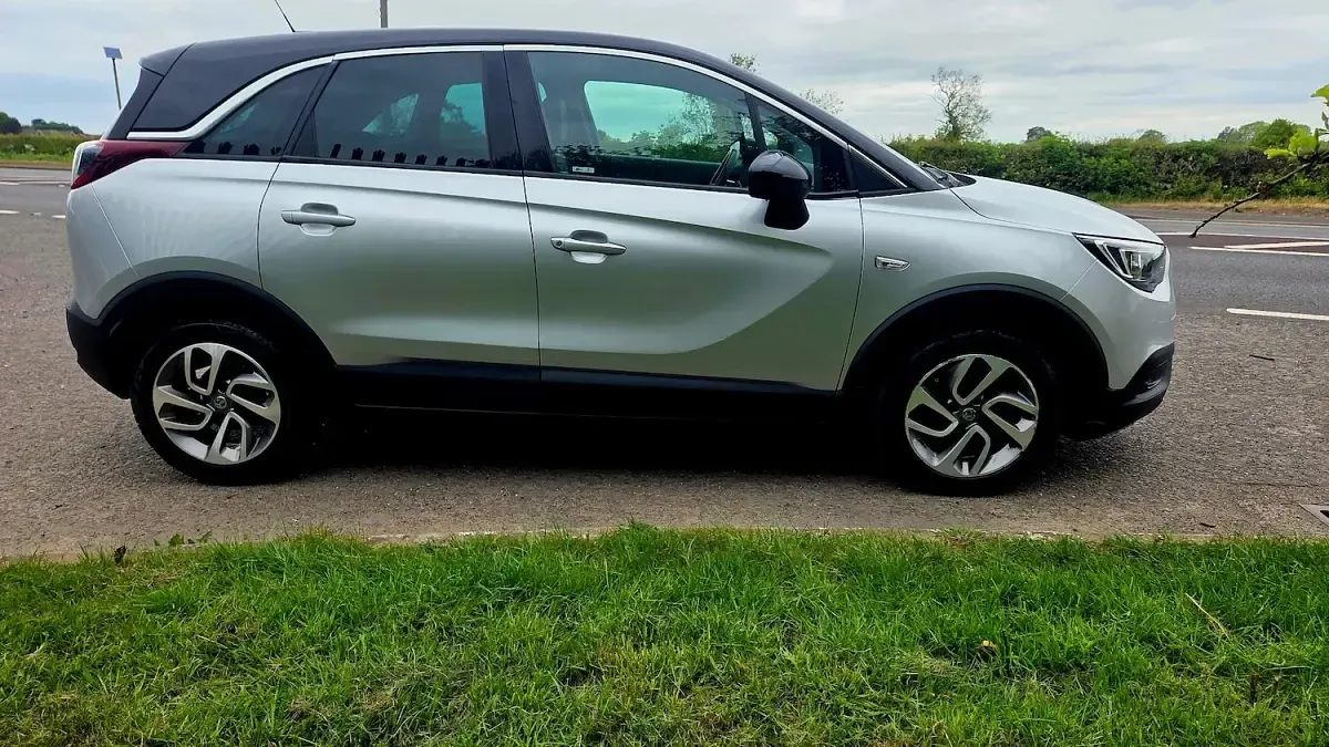 Used Vauxhall Crossland X S 99 HP (72 kW) 2017 Silver SUV