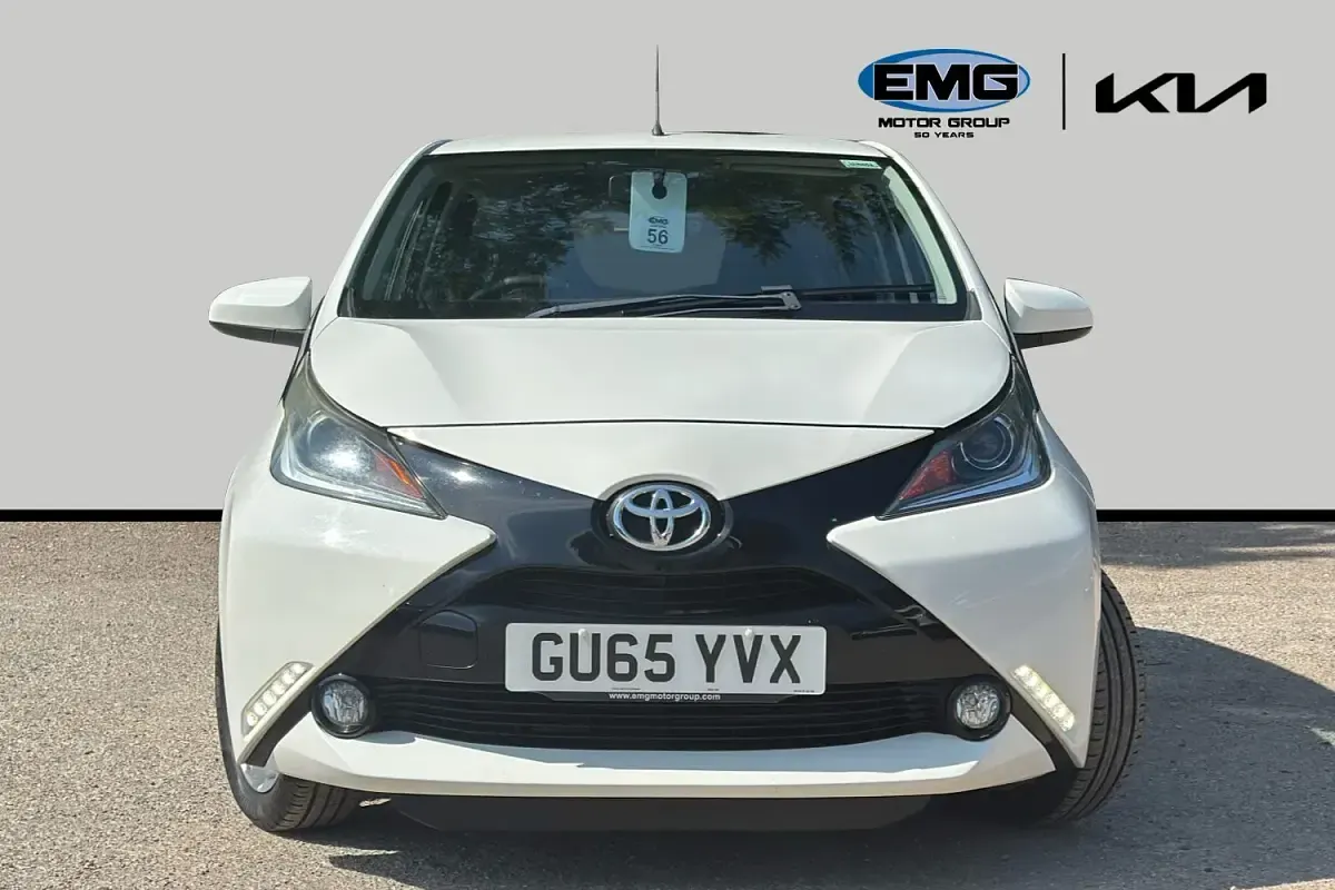 Used Toyota Aygo x-press 68 HP (50 kW) 2015 White Hatchback