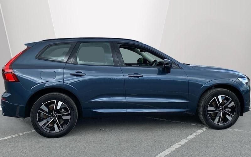 Ny Volvo XC60 Plus 350 HK (257 kW) 2025 Röd SUV