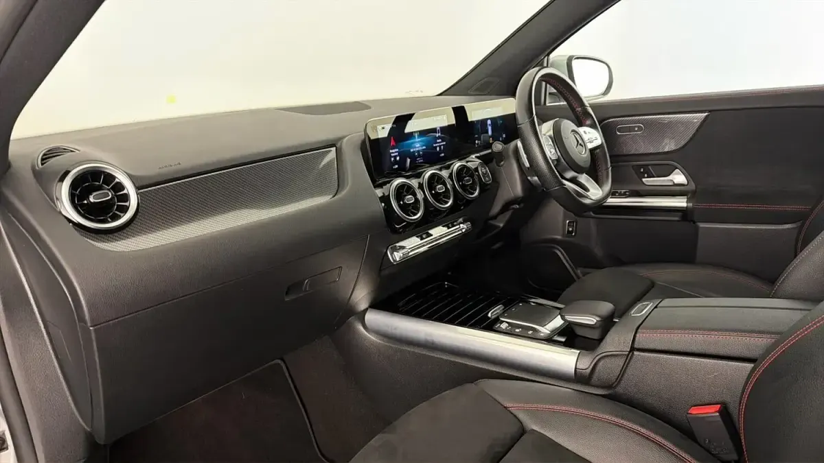 Used Mercedes GLA200 Executive 150 HP (110 kW) 2021 Iridium silver SUV
