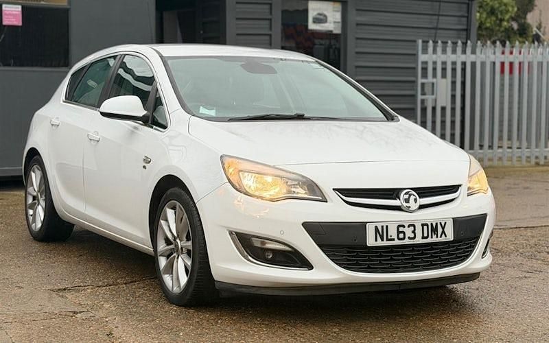 Used Vauxhall Astra Elite 165 HP (121 kW) 2015 Hatchback
