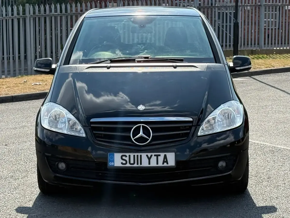 Used Mercedes A160 Classic 95 HP (69 kW) 2011 Black Hatchback