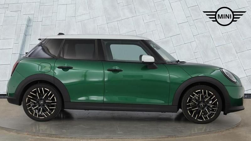 Used Mini Cooper Hatch 154 HP (113 kW) 2025 Green Hatchback