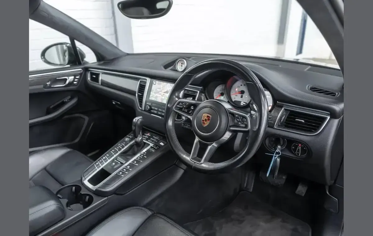 Used Porsche Macan Turbo 394 HP (289 kW) 2016 Grey SUV