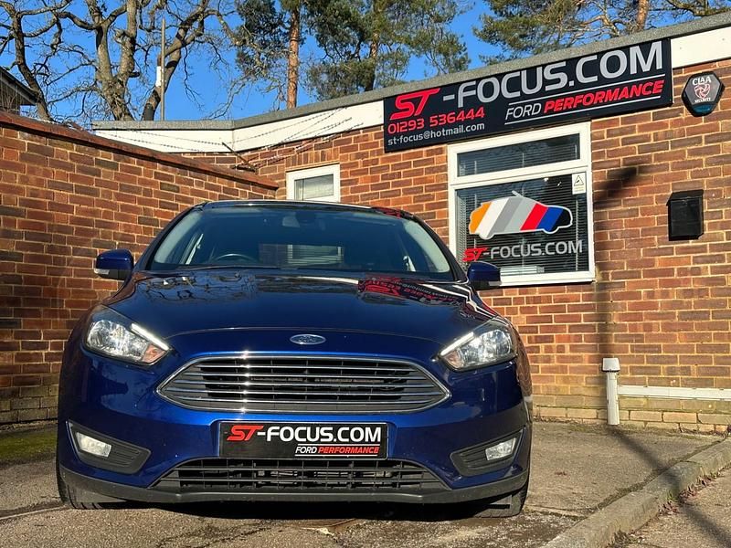 Used Ford Focus Zetec 120 HP (88 kW) 2016 Blue Hatchback