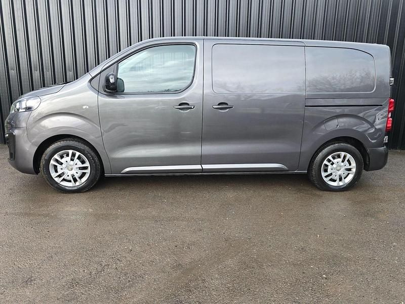 Used Vauxhall Vivaro Sportive 120 HP (88 kW) 2022 Grey MPV