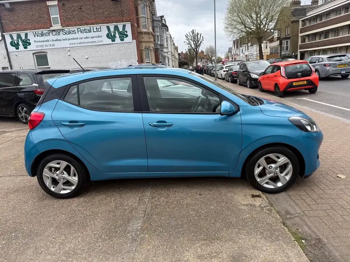 Used Hyundai i10 SE 84 HP (61 kW) 2022 Turquoise Hatchback