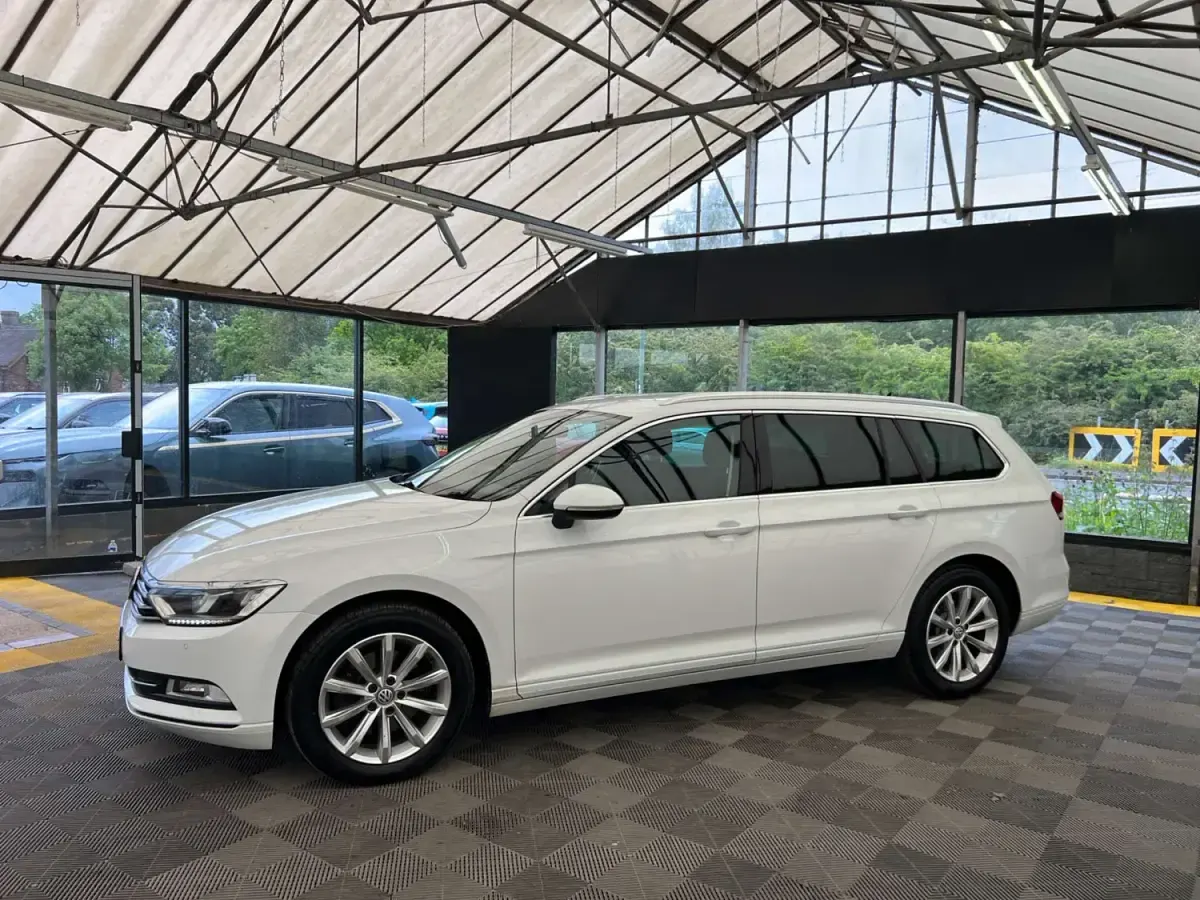 Begagnad VW Passat Business 120 HK (88 kW) 2018 Vit Kombi