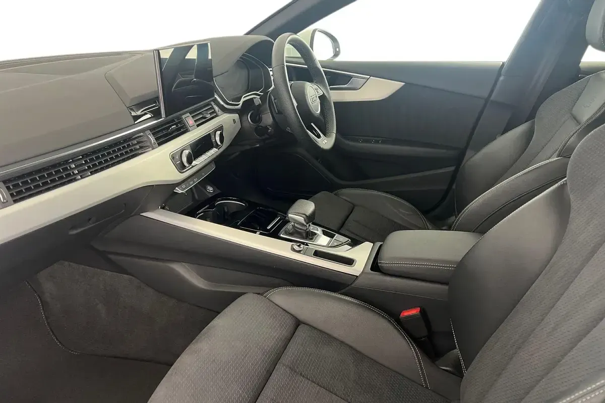 Used Audi A5 Sportback S-Line 163 HP (119 kW) 2023 White Hatchback