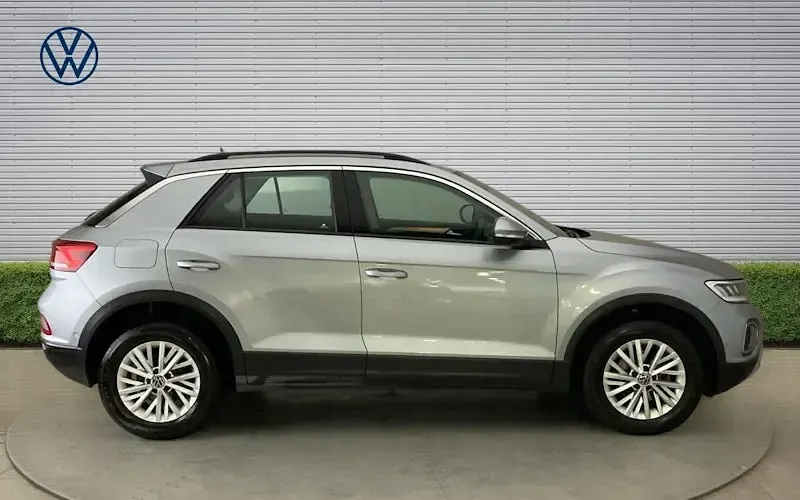 Used VW T-Roc Life 150 HP (110 kW) 2024 Silver SUV
